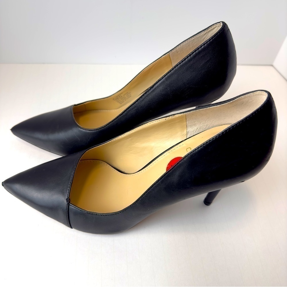 Vince Camuto Black Pointed Toe Leather Pumps size 10